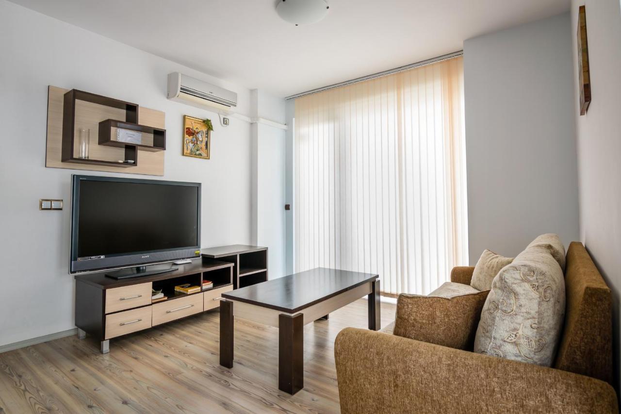 Cozy One-Bedroom Apartment In Night Breeze Burgas Extérieur photo