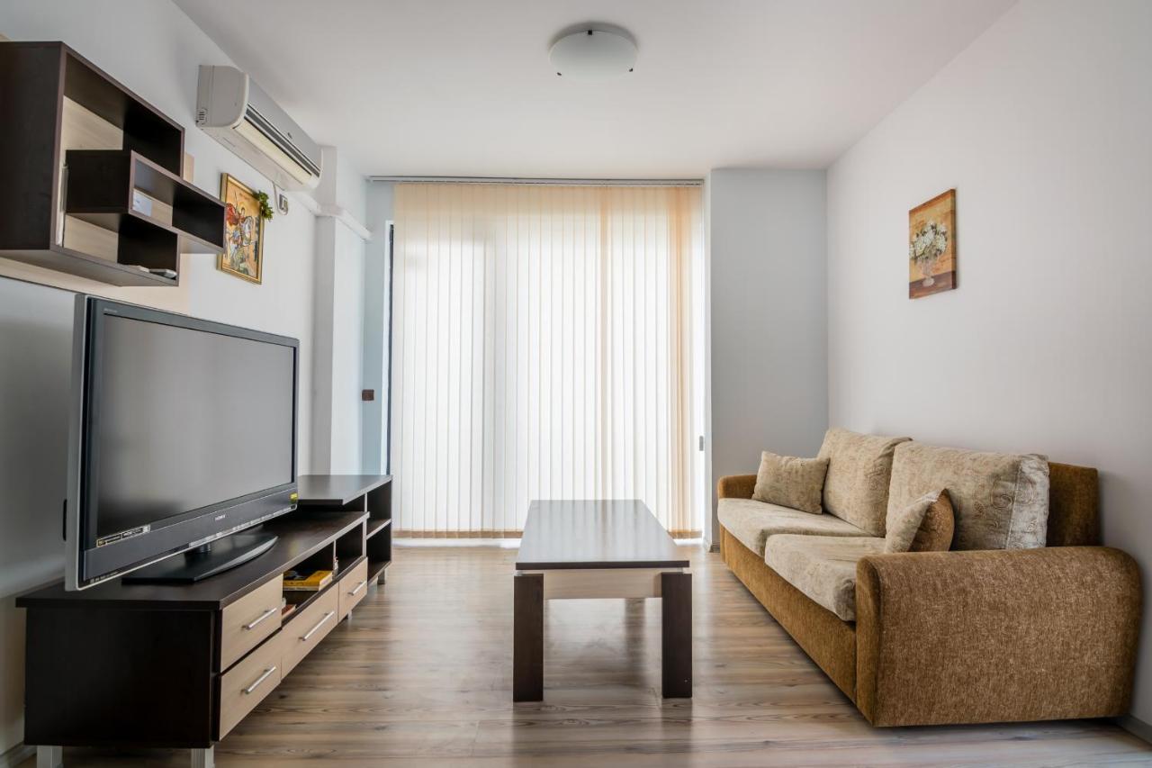Cozy One-Bedroom Apartment In Night Breeze Burgas Extérieur photo