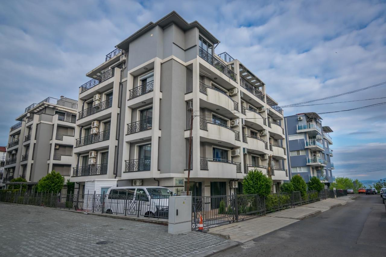 Cozy One-Bedroom Apartment In Night Breeze Burgas Extérieur photo