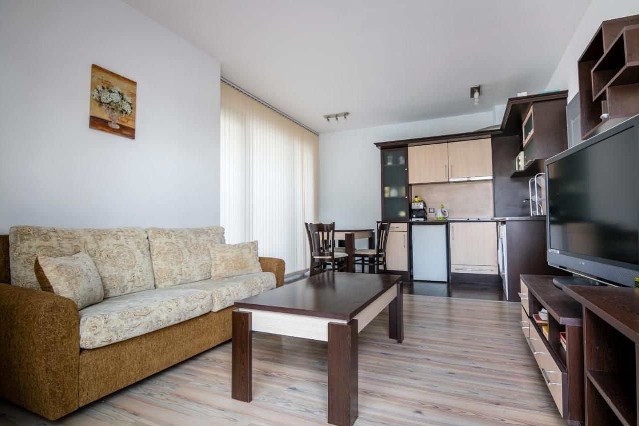 Cozy One-Bedroom Apartment In Night Breeze Burgas Extérieur photo