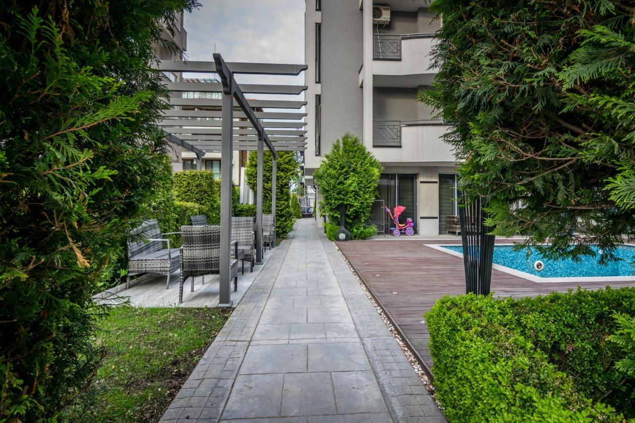 Cozy One-Bedroom Apartment In Night Breeze Burgas Extérieur photo